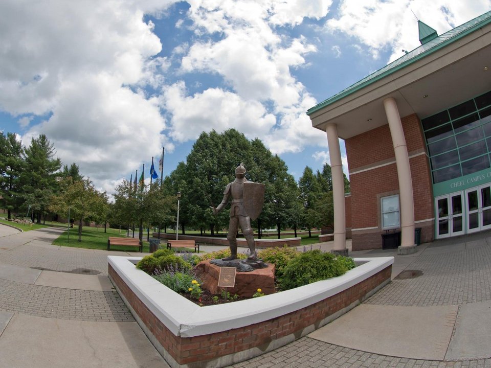 25 πανεπιστήμια στις ΗΠΑ που εξασφαλίζουν στους αποφοίτους τους μισθό «χρυσάφι» [λίστα] | iefimerida.gr 11