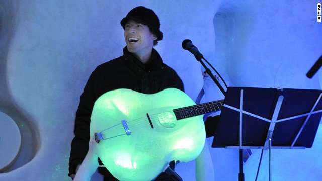 Μετατρέποντας τον πάγο σε μουσική: Η απίστευτη «παγωμένη ορχήστρα» της Σουηδίας [εικόνες + βίντεο] | iefimerida.gr 2