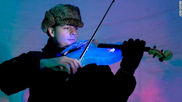 Μετατρέποντας τον πάγο σε μουσική: Η απίστευτη «παγωμένη ορχήστρα» της Σουηδίας [εικόνες + βίντεο] | iefimerida.gr 3