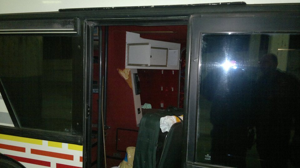 Βρήκαν πέντε λαθρομετανάστες μέσα σε κρύπτη λεωφορείου [εικόνες]  | iefimerida.gr 0