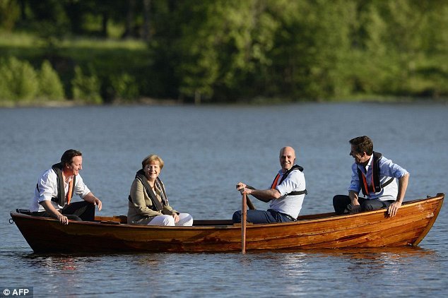 Η βαρκάδα Μέρκελ και Κάμερον στην εξοχή: Mίνι «σύνοδος» τεσσάρων ευρωπαίων ηγετών στη Σουηδία για την υποψηφιότητα Γιούνκερ [βίντεο & εικόνες] | iefimerida.gr 0