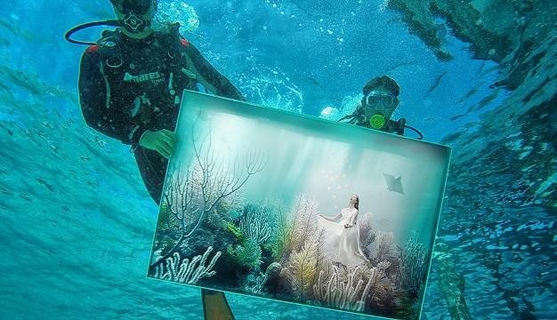 Η τέχνη κάνει βουτιά στο νερό -Υποβρύχια έκθεση ζωγραφικής στις Μαλδίβες [εικόνες] | iefimerida.gr 2