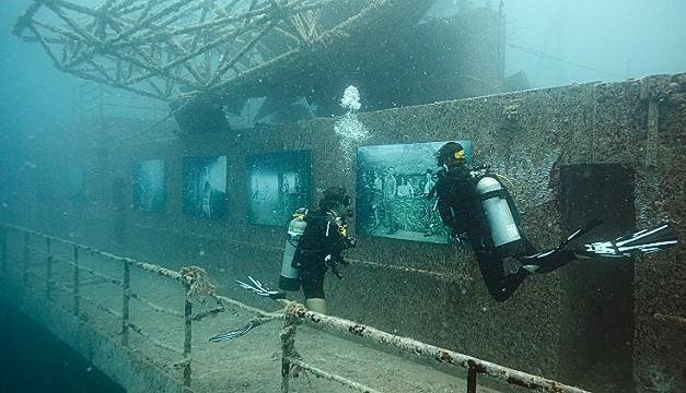 Η τέχνη κάνει βουτιά στο νερό -Υποβρύχια έκθεση ζωγραφικής στις Μαλδίβες [εικόνες] | iefimerida.gr 7