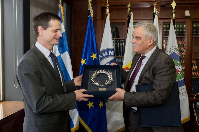 Με αντιπροσωπεία της γαλλικής Πολιτικής Προστασίας συναντήθηκε ο Τόσκας [εικόνες] | iefimerida.gr 3