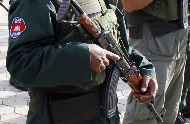 Γονείς έδωσαν 4χρονο κοριτσάκι ενέχυρο για να πάρουν δάνειο -Ηταν αλυσοδεμένο για 8 ώρες κάθε μέρα επί δυο χρόνια [εικόνες] | iefimerida.gr 0