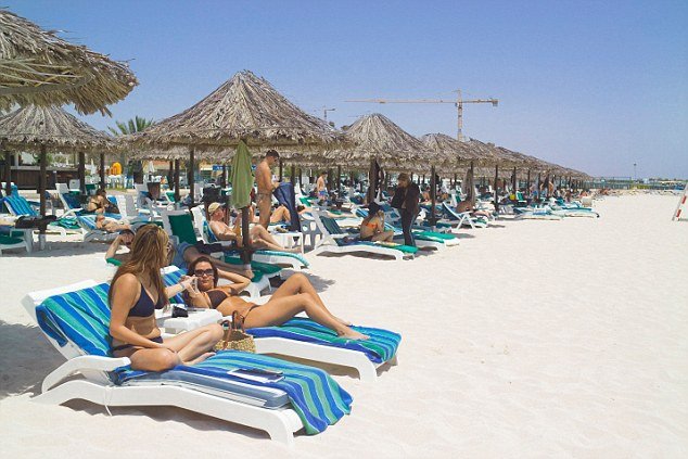 Bild: Προσοχή, Αύγουστος σημαίνει Βρετανοί τουρίστες στα νησιά -Είναι, βλάκες, βρομιάρηδες, άξεστοι και παχύσαρκοι! [εικόνες]  | iefimerida.gr 1