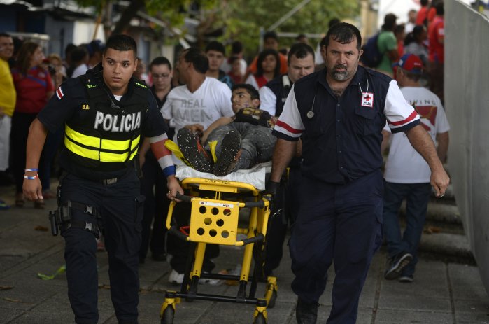 Αίμα και δάκρυα στην Κόστα Ρίκα -Μαχαίρωσαν τρεις φιλάθλους μετά από τον αποκλεισμό από το Μουντιάλ [εικόνες] | iefimerida.gr 3