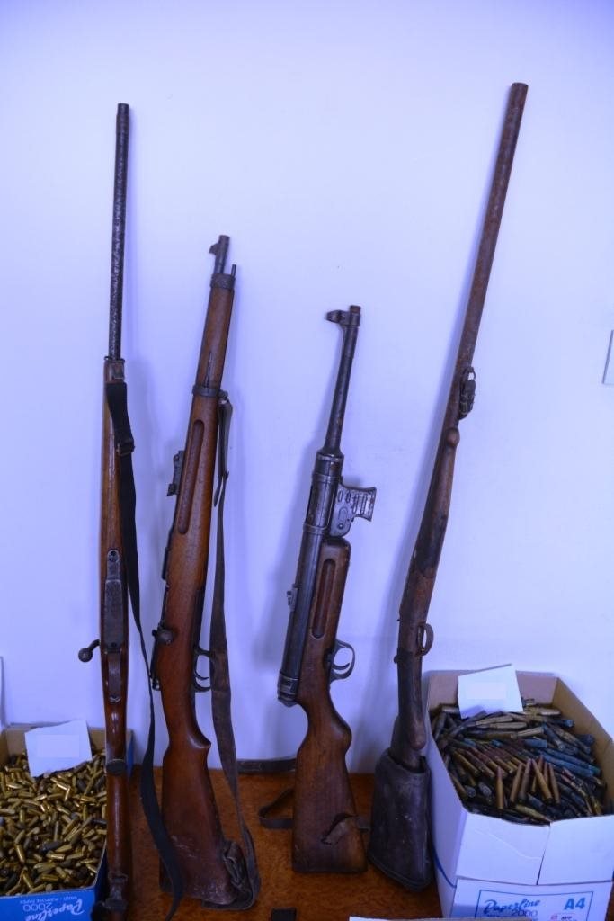 Σέρρες: 48χρονος παγοπώλης έκρυβε οπλοστάσιο στο σπίτι του -Ισχυρίστηκε ότι είναι οικογενειακά κειμήλια [εικόνες] | iefimerida.gr 2