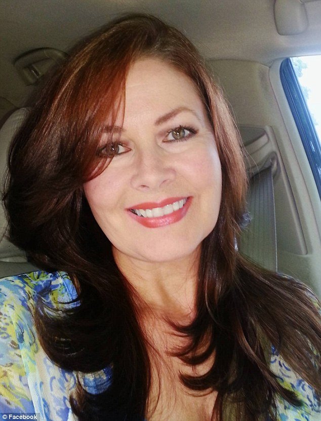 Η μνηστή του Ελβις Πρίσλεϊ τον ξεμπροστιάζει: Ηταν βίαιος και έκανε αγχωμένο σεξ [εικόνες]   | iefimerida.gr 1