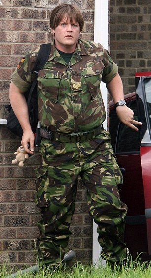 Ντέμπορα Πένι, η πρώτη τρανσέξουαλ του βρετανικού στρατού που πολεμάει τους Ταλιμπάν [εικόνες] | iefimerida.gr 0