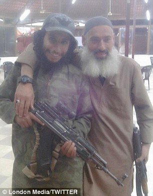 Σοκαριστικό: Ενας 13χρονος δηλώνει φανατικός τζιχαντιστής και φωτογραφίζεται με ένα Καλάσνικοφ [εικόνες] | iefimerida.gr 3