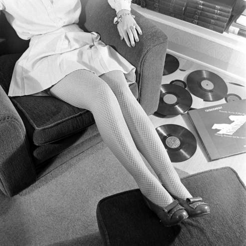 Yμνος στα διαφανή, αισθησιακά καλσόν που φοριούνται από τα καμπαρέ ως τα σαλόνια  εδώ και 75 χρόνια [εικόνες] | iefimerida.gr 2