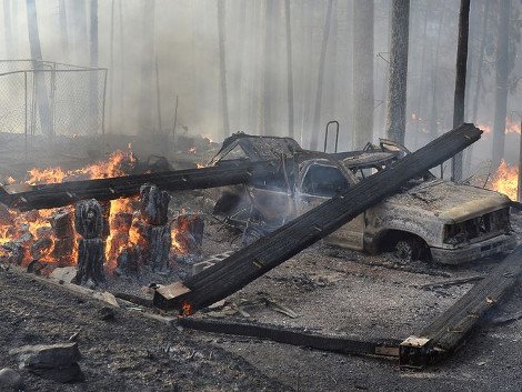 Πύρινη κόλαση στην Καλιφόρνια: Δάσος, σπίτια και αυτοκίνητα έγιναν στάχτη -1.000 άνθρωποι εγκατέλειψαν τις εστίες τους  [βίντεο & εικόνες] | iefimerida.gr 10