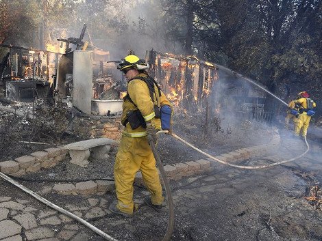 Πύρινη κόλαση στην Καλιφόρνια: Δάσος, σπίτια και αυτοκίνητα έγιναν στάχτη -1.000 άνθρωποι εγκατέλειψαν τις εστίες τους  [βίντεο & εικόνες] | iefimerida.gr 5