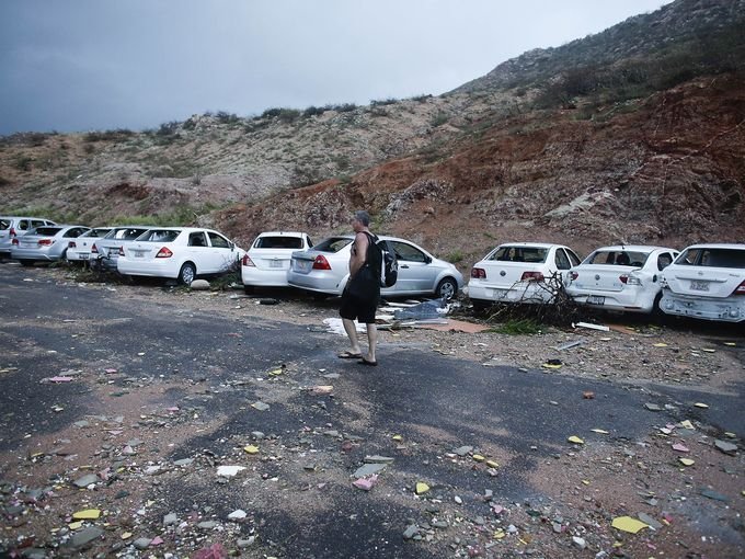 Τυφώνας ρήμαξε τουριστικά θέρετρα στο Μεξικό -Φυγαδεύτηκαν χιλιάδες τουρίστες [εικόνες] | iefimerida.gr 3