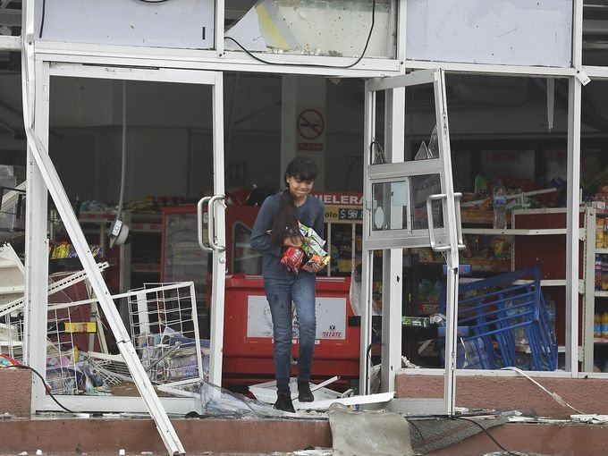 Τυφώνας ρήμαξε τουριστικά θέρετρα στο Μεξικό -Φυγαδεύτηκαν χιλιάδες τουρίστες [εικόνες] | iefimerida.gr 4
