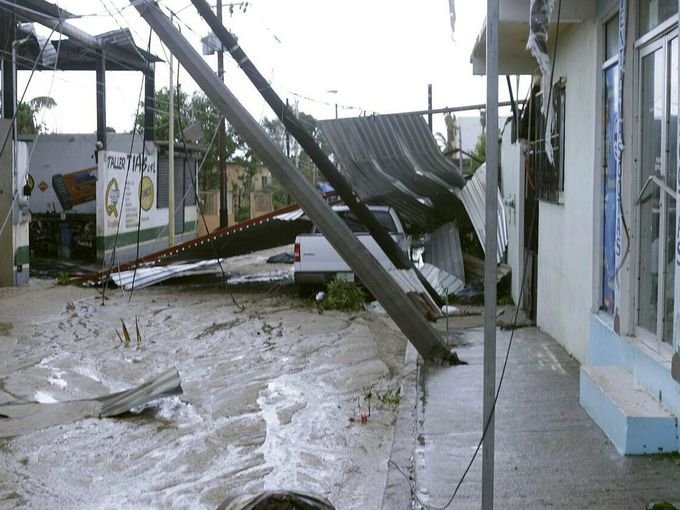 Τυφώνας ρήμαξε τουριστικά θέρετρα στο Μεξικό -Φυγαδεύτηκαν χιλιάδες τουρίστες [εικόνες] | iefimerida.gr 5