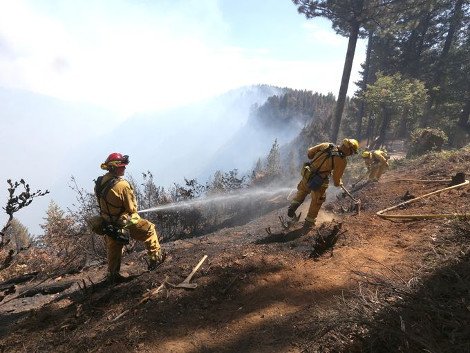 Πύρινη κόλαση στην Καλιφόρνια: Δάσος, σπίτια και αυτοκίνητα έγιναν στάχτη -1.000 άνθρωποι εγκατέλειψαν τις εστίες τους  [βίντεο & εικόνες] | iefimerida.gr 3