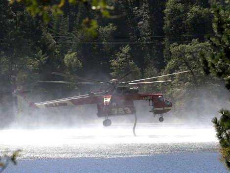 Πύρινη κόλαση στην Καλιφόρνια: Δάσος, σπίτια και αυτοκίνητα έγιναν στάχτη -1.000 άνθρωποι εγκατέλειψαν τις εστίες τους  [βίντεο & εικόνες] | iefimerida.gr 1