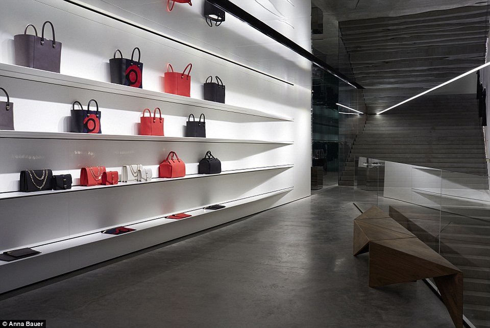 Η πρωτοποριακή μπουτίκ ρούχων της Βικτόρια Μπέκαμ ανοίγει τις πόρτες της στο κοινό [εικόνες] | iefimerida.gr 2