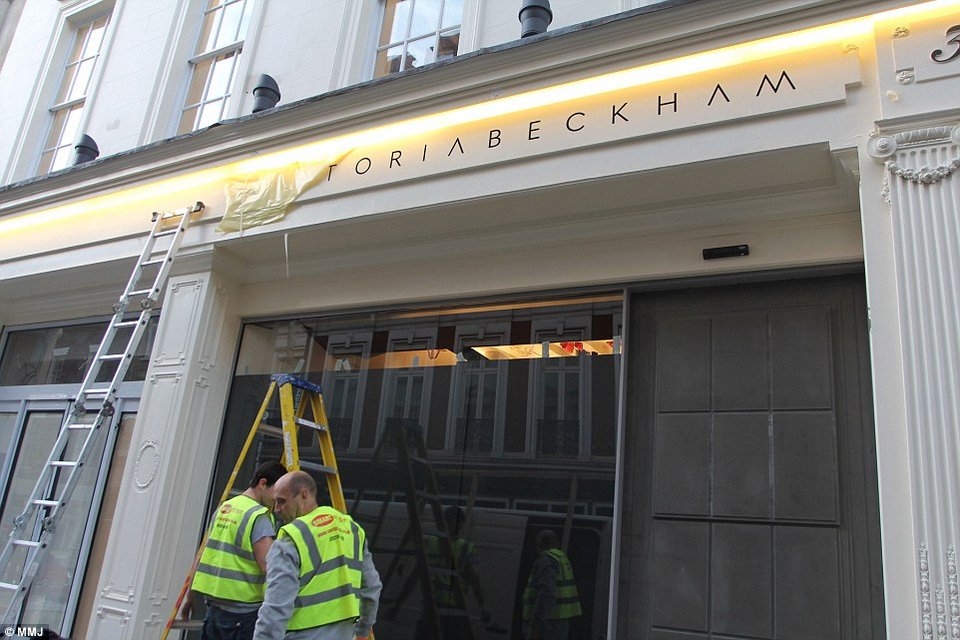 Η πρωτοποριακή μπουτίκ ρούχων της Βικτόρια Μπέκαμ ανοίγει τις πόρτες της στο κοινό [εικόνες] | iefimerida.gr 5