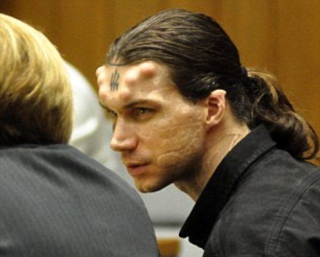 Αποκρουστικός σατανιστής καταδικάζεται και φωνάζει μέσα στο δικαστήριο «θα σας δω στη γ@... κόλαση» [εικόνες] | iefimerida.gr 0