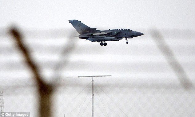 Στον πόλεμο κατά των τζιχαντιστών η Βρετανία -Μαχητικά απογειώθηκαν από τη βάση Ακρωτηρίου της Κύπρου [εικόνες&βίντεο] | iefimerida.gr 1