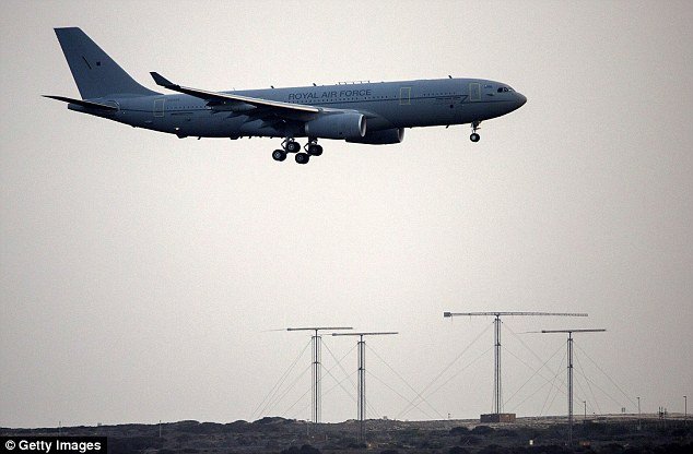 Στον πόλεμο κατά των τζιχαντιστών η Βρετανία -Μαχητικά απογειώθηκαν από τη βάση Ακρωτηρίου της Κύπρου [εικόνες&βίντεο] | iefimerida.gr 4