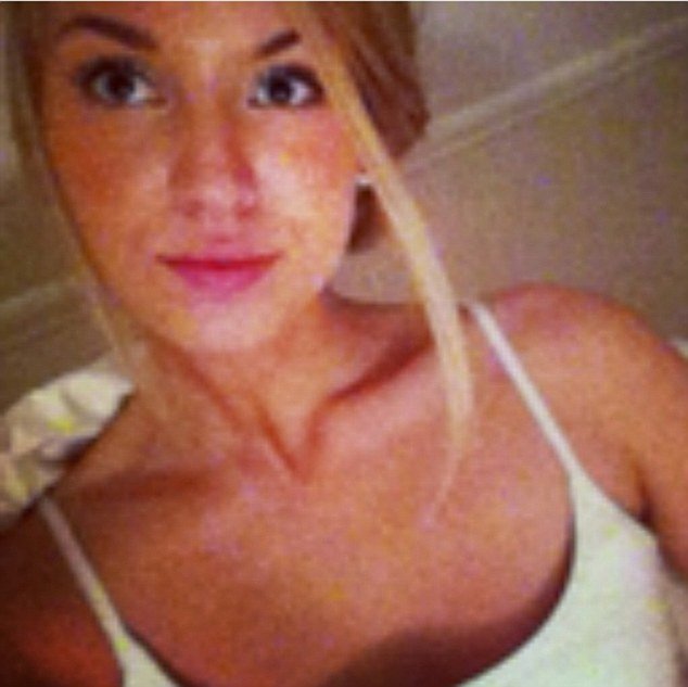 Ροζ σκάνδαλο συνταράσσει την κυβέρνηση Κάμερον -Υφυπουργός αντάλλαξε γυμνές φωτογραφίες με υποτιθέμενο 20χρονο μοντέλο [εικόνες]  | iefimerida.gr 0