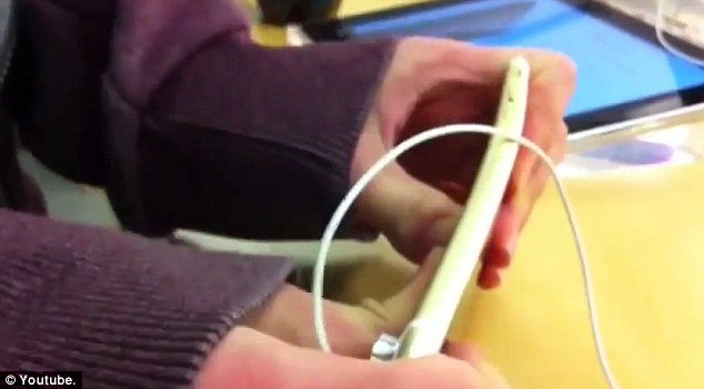 Το iPhone 6 όχι μόνο λυγίζει, αλλά σπάει! Το πείραμα που έκαναν δύο 15χρονοι βρετανοί [εικόνες&βίντεο] | iefimerida.gr 1