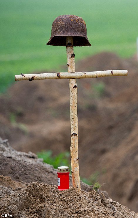 Σοκαριστικές εικόνες: Εβδομήντα χρόνια μετά, ανακαλύφθηκαν τα πτώματα των γερμανών ναζί που έπεσαν στην κατάληψη του Βερολίνου [εικόνες] | iefimerida.gr 8