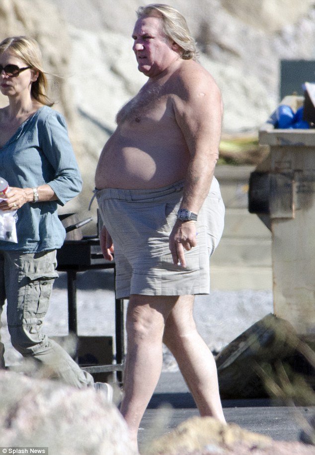 Ξεχάστε την εικόνα του καρδιοκατακτητή: Ο Ντεπαρτιέ πάχυνε και έγινε αγνώριστος [εικόνες] | iefimerida.gr 1