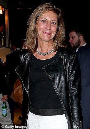 Η Τριερβελέρ ξεμάλλιασε φίλη της σε μπαρ -Δεν την λένε τυχαία «ροτβάιλερ» [εικόνες] | iefimerida.gr 0