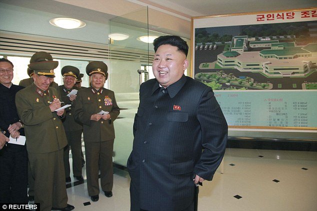 Ο Κιμ Γιονγκ Ουν εκτέλεσε δημόσια αντιφρονούντες και στη συνέχεια φωτογραφήθηκε σε κόκπιτ μαχητικού αεροπλάνου! [εικόνες] | iefimerida.gr 0