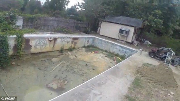 Σοκάρει το σπίτι του σατανιστή στη Βόρεια Καρολίνα: Ανατριχιαστικά σύμβολα και πεθαμένα ζώα [εικόνες] | iefimerida.gr 7