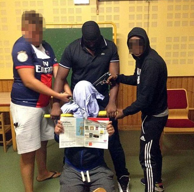 Διασκεδαστές σε παιδική κατασκήνωση παρωδούσαν εκτελέσεις της ISIS [εικόνα] | iefimerida.gr 0