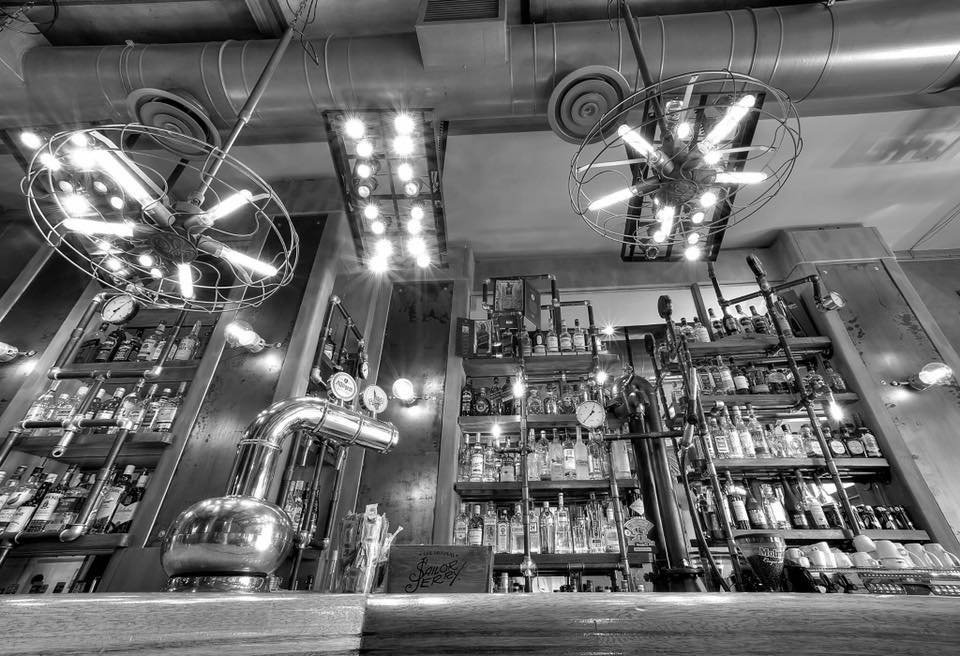 Βάζει λουκέτο μετά από 18,5 χρόνια ιστορικό μπαρ στην παραλία της Θεσσαλονίκης [εικόνες] | iefimerida.gr 0