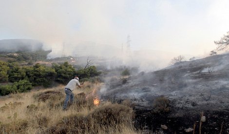 Νύχτα αγωνίας για τους κατοίκους: Σε πύρινο κλοιό η Κερατέα [εικόνες] | iefimerida.gr 2