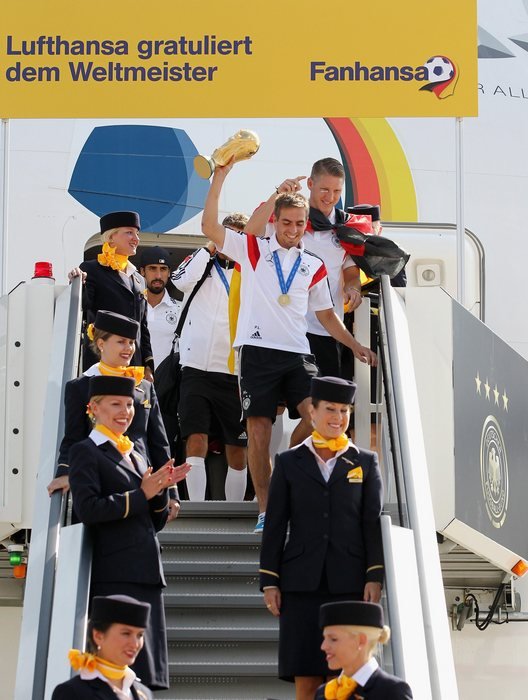 Η αποθέωση της παγκόσμιας πρωταθλήτριας: 500.000 Γερμανοί υποδέχθηκαν την εθνική τους [εικόνες&βίντεο] | iefimerida.gr 1