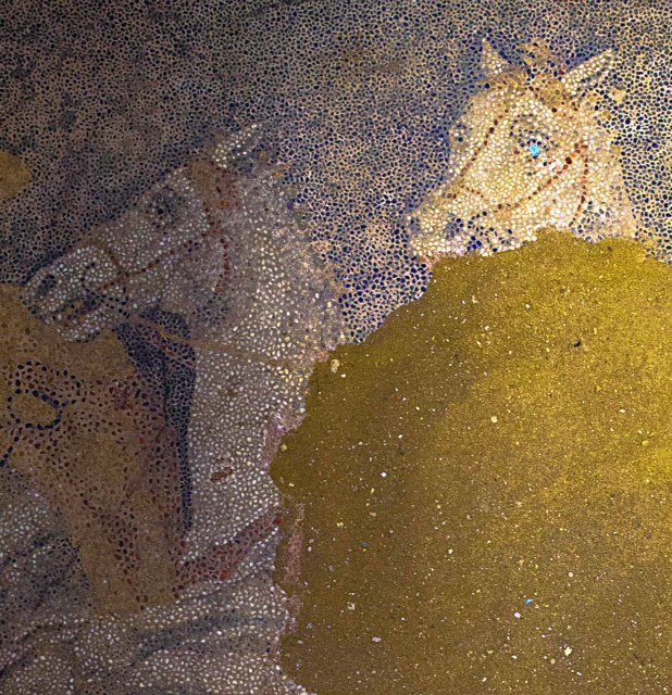 Αμφίπολη: Πίσω από τον γενειοφόρο Ηνίοχο, κάτω από το χώμα, ίσως κρύβεται ο ένοικος του τάφου [εικόνες] | iefimerida.gr 2