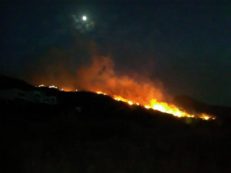 Συναγερμός για μεγάλη φωτιά στην Κρήτη –Κινδυνεύουν σπίτια [εικόνες & βίντεο] | iefimerida.gr 0