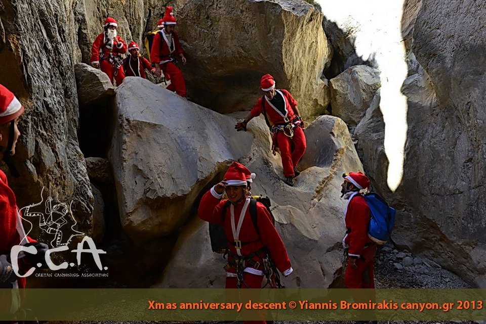 Αγιοι Βασίληδες έκαναν κατάβαση στο φαράγγι του Ελιγκα στην Κρήτη [εικόνες] | iefimerida.gr 3