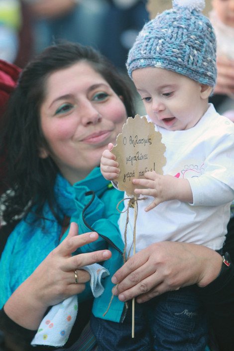 Μαμάδες σε όλη την Ελλάδα θήλασαν δημόσια και έστειλαν το δικό τους μήνυμα [εικόνες] | iefimerida.gr 7