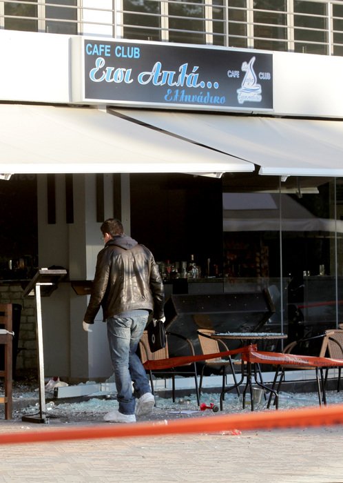 Πανικός στο Μικρολίμανο τα ξημερώματα -«Γάζωσε» με καλάσνικοφ νυχτερινό μαγαζί | iefimerida.gr 6