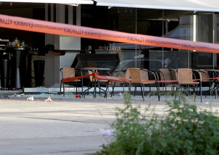 Πανικός στο Μικρολίμανο τα ξημερώματα -«Γάζωσε» με καλάσνικοφ νυχτερινό μαγαζί | iefimerida.gr 5