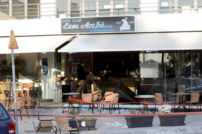 Πανικός στο Μικρολίμανο τα ξημερώματα -«Γάζωσε» με καλάσνικοφ νυχτερινό μαγαζί | iefimerida.gr 2