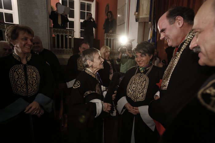 Επίτιμη διδάκτωρ του Πανεπιστημίου Αθηνών η Ελένη Γλύκατζη-Αρβελέρ - «Τι είναι αυτό που χαρίζει τέτοια τιμή;» [εικόνες] | iefimerida.gr 1