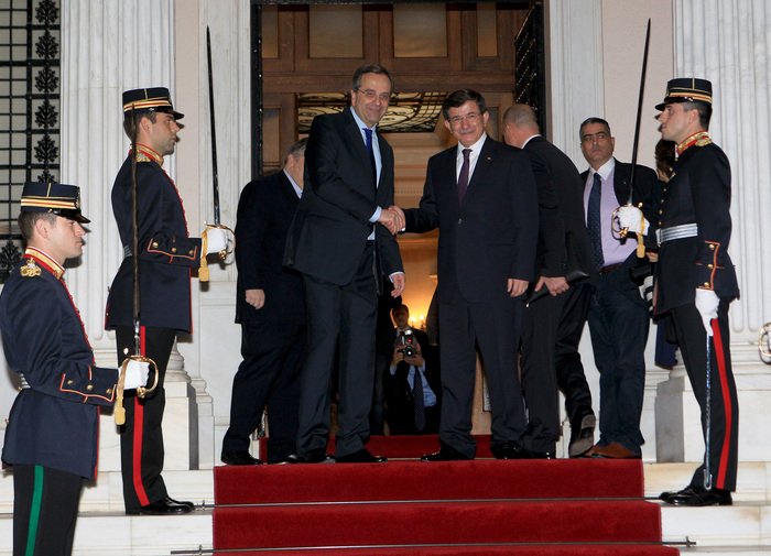 Οταν ο Νταβούτογλου βιάστηκε να μπει στο Μαξίμου και ο Σαμαράς τον τράβηξε για φωτογραφίες [εικόνες] | iefimerida.gr 2