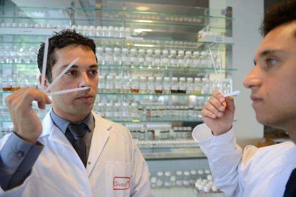 H επανάσταση... μυρίζει όμορφα: Κουβανική εταιρεία έφτιαξε αρώματα «Τσε Γκεβάρα» και «Ούγκο Τσάβες» [εικόνες] | iefimerida.gr 1