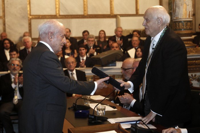 Η απονομή βραβείων και επαίνων της Ακαδημίας Αθηνών [εικόνες] | iefimerida.gr 4